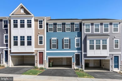 3970 Shire Meadow Ln, Triangle, VA 22172 - photo 2