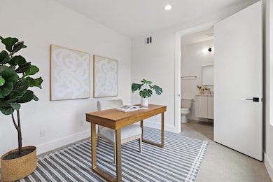 4330 Dickason Ave unit 201, Dallas, TX 75219 - photo 4