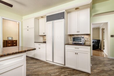 4549 Olentangy kitchen2