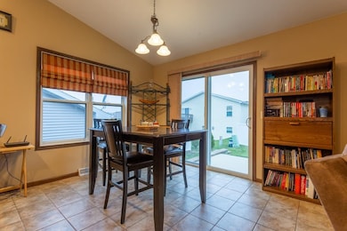 7849 S Westbrook Dr, Dubuque, IA 52002 - photo 3