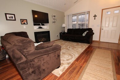 7101 Reynolds Crossing Dr, Reynoldsburg, OH 43068 - photo 2