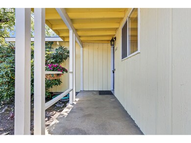 1482 W Fairview Dr, Springfield, OR 97477 - photo 5