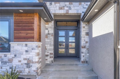 916 Savannah Ln, Greenwood, MO 64034 - photo 4