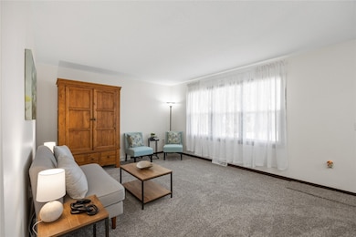 917 Elm St, Williamsburg, IA 52361 - photo 4