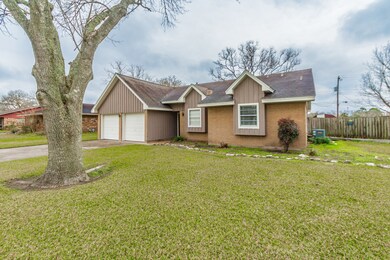 3925 Heatherglen St, Bay City, TX 77414 - photo 4