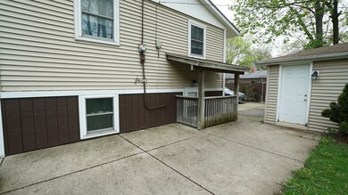 410 Tulsa Ave, Carpentersville, IL 60110 - photo 2