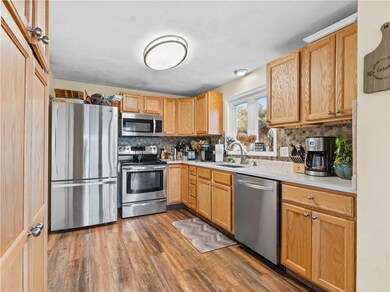 61 Patterson Ave, Warren, RI 02885 - photo 4