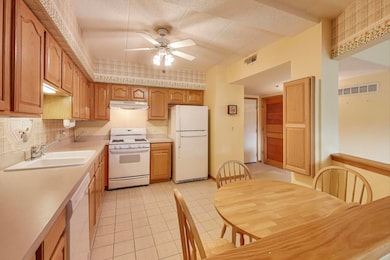 1200 S Prospect Ave unit 108, Elmhurst, IL 60126 - photo 3