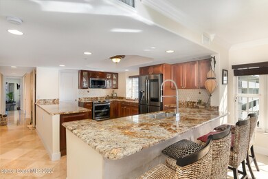 Kitchen w/ Island