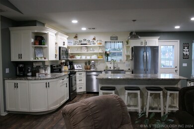 714 W 9th St, Cushing, OK 74023 - photo 5