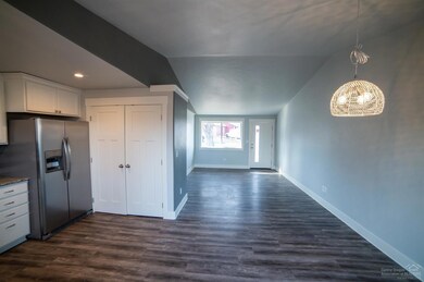 1942 SW 33rd St, Redmond, OR 97756 - photo 6