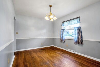 Dining room.