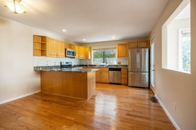 275 Captain Eames Cir unit 275, Ashland, MA 01721 - photo 6