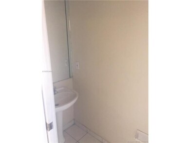 10909 NW 43rd Ln, Doral, FL 33178 - photo 6