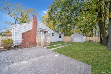 69 Poplar St, Port Jefferson Station, NY 11776 - photo 4