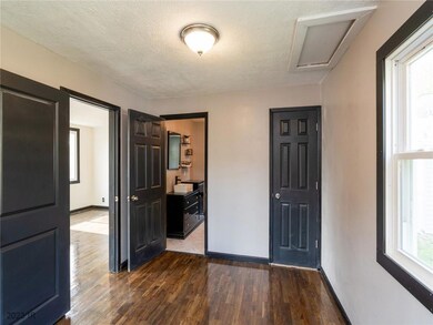 515 1st St S, Newton, IA 50208 - photo 5