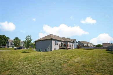 813 Cedar Ridge Dr, Raymore, MO 64083 - photo 3