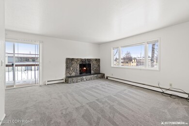 726 Unit Living