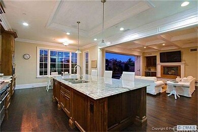 Huge center island, perfect for entertaining.