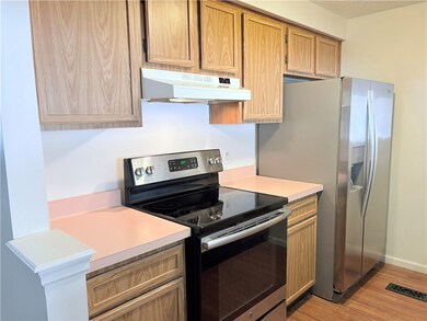 Kitchen Cabinets / Appliances