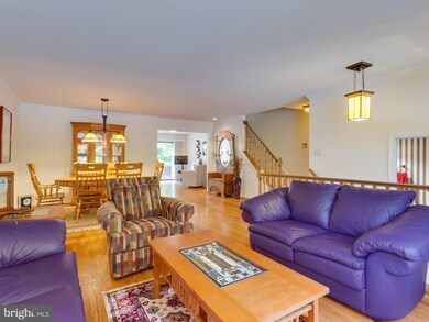 9101 Golden Sunset Ln, Springfield, VA 22153 - photo 3