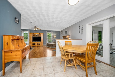 Eat-in Kitchen