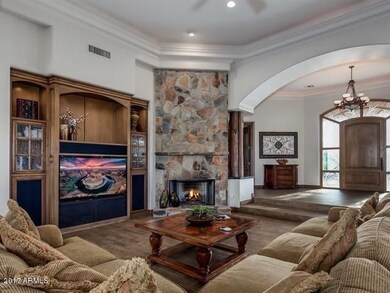 007_Living Room To Entry (1)