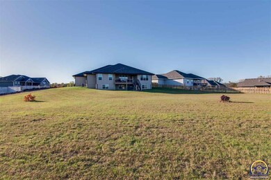 5304 NW Beaumont Ct, Topeka, KS 66618 - photo 4