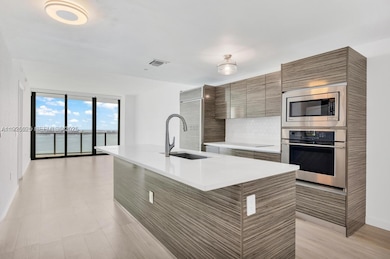 Icon Bay unit 3907, Miami, FL 33137 - photo 4