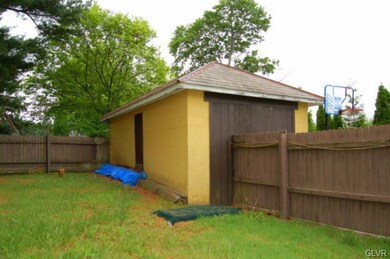 569 Monocacy Dr, Bath, PA 18014 - photo 5