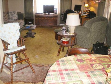 Dining Room. Dining-L to living room.