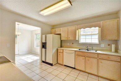 Lots of cabinets & counterspace, all kitchen appli