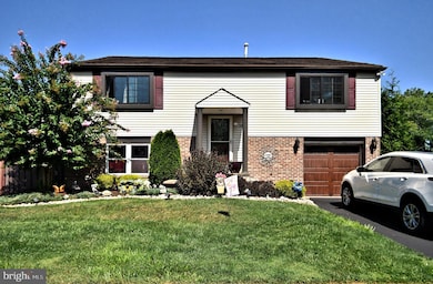 88 Dawn Rd, Levittown, PA 19056 - photo 2