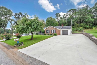 308 E Celestial Dr, Greer, SC 29651 - photo 2