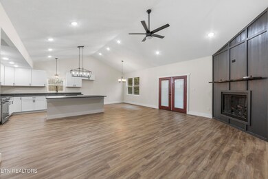 1518 Broad River Ln, Sevierville, TN 37876 - photo 6