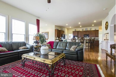 9000 Adams Chase Cir, Lorton, VA 22079 - photo 5