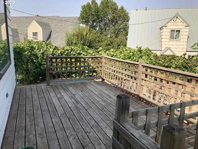 607 SW 10th St, Pendleton, OR 97801 - photo 2