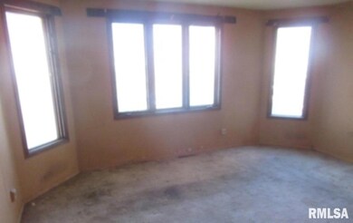 621 W 15th St, Davenport, IA 52803 - photo 2