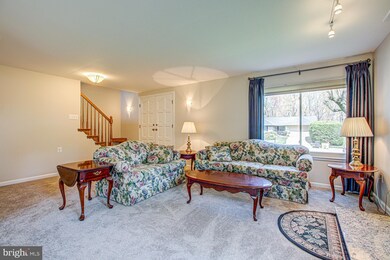 8708 Litwalton Ct, Vienna, VA 22182 - photo 4