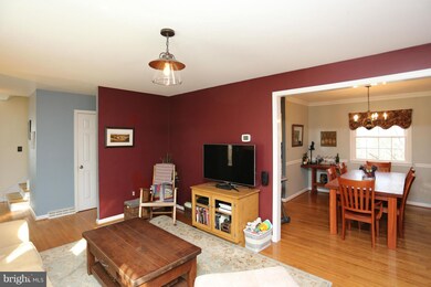 606 Tanglewood Dr, Sykesville, MD 21784 - photo 2