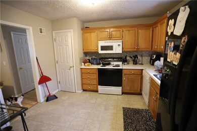 605 Willow Ct, Lansing, KS 66043 - photo 6