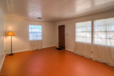 8 Living Room photo c
