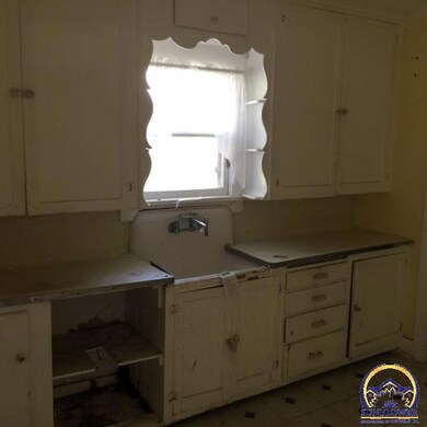 2216 SW Fillmore St, Topeka, KS 66611 - photo 3