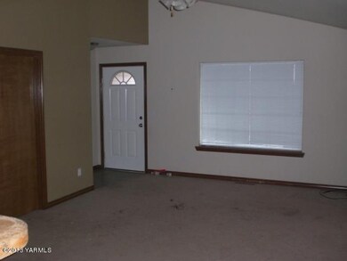 Annie Pl Vacant 007