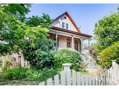 320 W 7th St, the Dalles, OR 97058 - photo 3