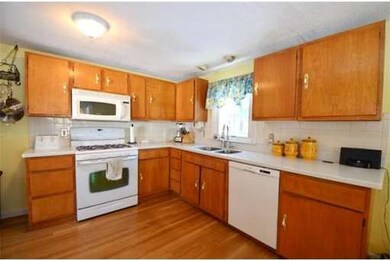 28 Parkwood Dr, Pepperell, MA 01463 - photo 3