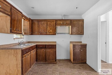 2443 E Harrison St unit 8 & 9, Brownsville, TX 78520 - photo 5