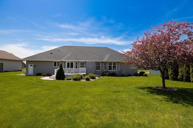 907 Blaine St unit DY, Dysart, IA 52224 - photo 2