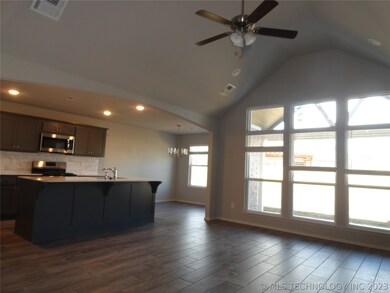 3801 S 33rd St, Broken Arrow, OK 74014 - photo 4