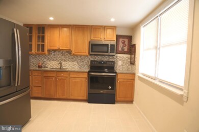 815 Seckel Ct, Halethorpe, MD 21227 - photo 4